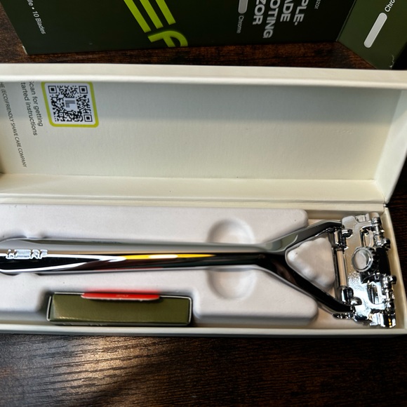 Leaf Triple-Blade Pivoting Razor - Picture 3 of 6